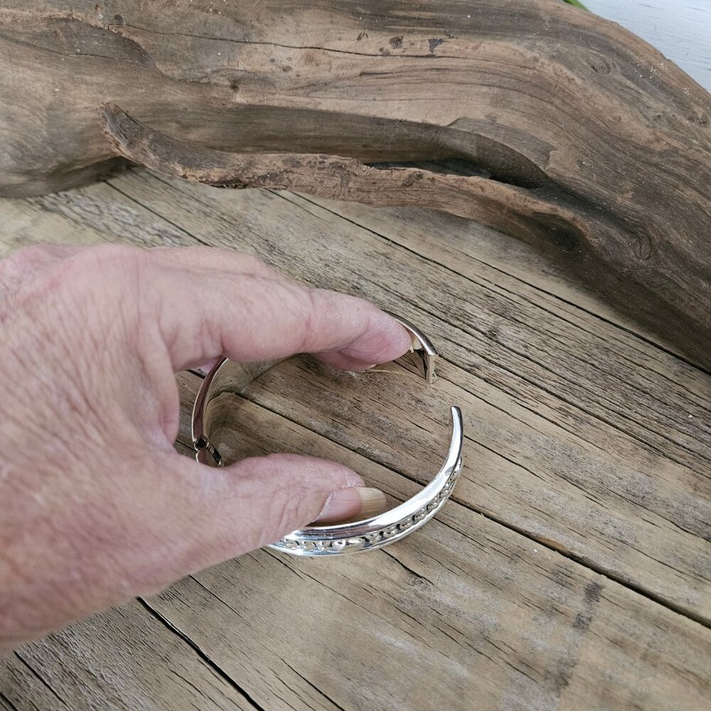 925 Silver Women`s Oval Decorative Hinge Bracelet - Picture 3 of 4
